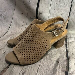 5/$20 Franco Sarto Mandi2 Taupe Suede Leather Perforated Strap Heels Womens Sz 8